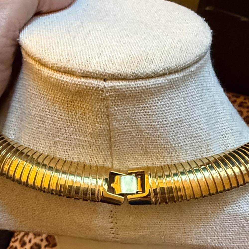 Monet Gold Plated Omega Chocker Necklace with Black Enamel Accent. Circa 1980’s. - Picture 4 of 7